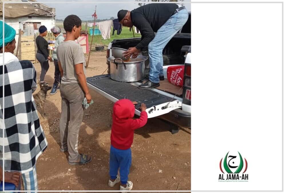 Cllr Stulweni distributes food parcels to Families at Ouregtevlei Farm